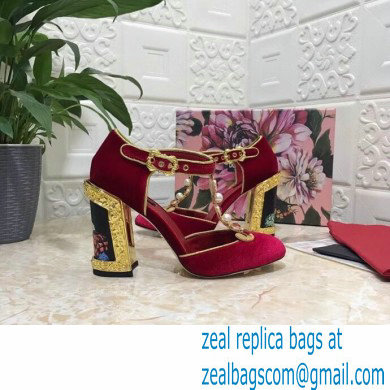 Dolce  &  Gabbana Heel 10.5cm T-strap Sandals Red with Pearls 2021